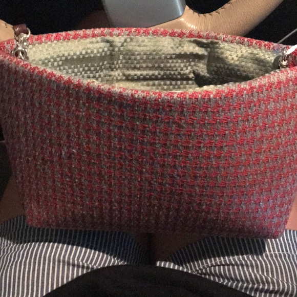 Perfect fall wristlet with houndstooth pattern. - Picture 1 of 4